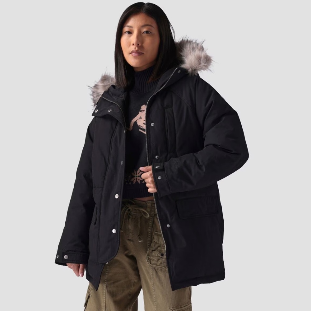 Brand new Basin and Range parka. Size large. Bought final sale but doesn't fit.